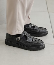 Tストラップシューズ