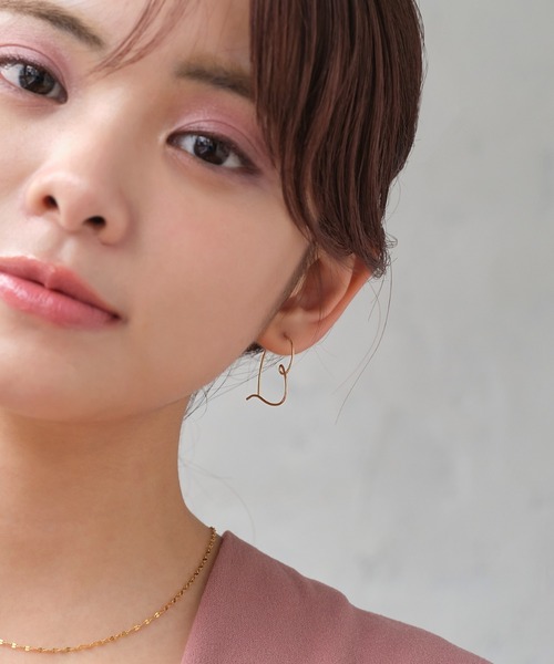 Phoebe（フィービィー）の「<ラストワン>【K14GF】ワンストロークハートピアス（ピアス（両耳用）・レディース・イエローゴールド・FREE）」の3枚目の写真