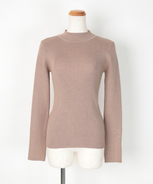 UR'S（ユアーズ）の「ゴールド釦スリーブハイネックニット（ニット/セーター・レディース・ブラック/オフホワイト/ダークネイビー/モカ/ライトイエロー・S/M/L）」の9枚目の写真