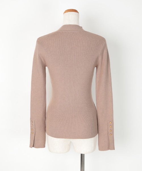 UR'S（ユアーズ）の「ゴールド釦スリーブハイネックニット（ニット/セーター・レディース・ブラック/オフホワイト/ダークネイビー/モカ/ライトイエロー・S/M/L）」の7枚目の写真