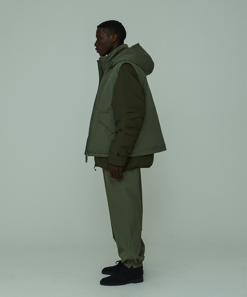 DAIWA PIER39（ダイワピア39）の「【DAIWA PIER39 /ダイワ ピア39】TECH PADDING MIL VEST 2022（ミリタリージャケット・メンズ・ダークグリーン/ブラック・LARGE/MEDIUM）」の4枚目の写真