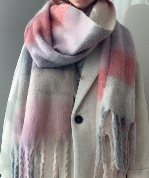 yuue' ( wear )(ユーイ)の「カラフルチェック柄大判マフラー(マフラー・レディース・ピンク/オレンジ/グリーン・FREE)」の5枚目の写真