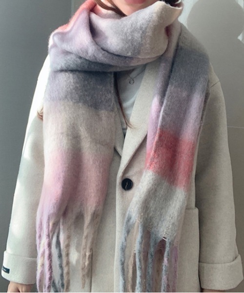 yuue' ( wear )(ユーイ)の「カラフルチェック柄大判マフラー(マフラー・レディース・ピンク/オレンジ/グリーン・FREE)」の6枚目の写真