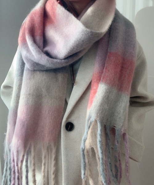 yuue' ( wear )(ユーイ)の「カラフルチェック柄大判マフラー(マフラー・レディース・ピンク/オレンジ/グリーン・FREE)」の7枚目の写真