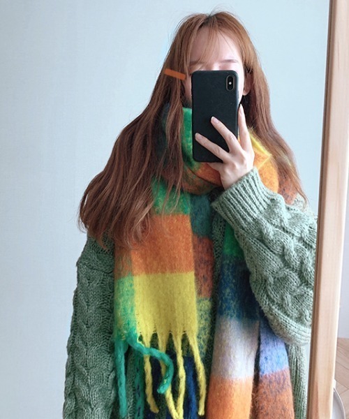 yuue' ( wear )(ユーイ)の「カラフルチェック柄大判マフラー(マフラー・レディース・ピンク/オレンジ/グリーン・FREE)」の9枚目の写真