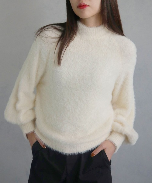 cheriella(シェリエラ)の「【cheriella】フェザーヤーンドルマンプルオーバー(ニット/セーター・レディース・オフホワイト/ブラック/ブラウン/グリーン/ラベンダー/ブルー/アイボリー・M)」の3枚目の写真