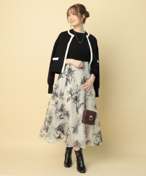 Apuweiser-riche（アプワイザーリッシェ）の「リリーフロッキーフレアスカート（スカート・レディース・オフホワイト/ブラック・1/2/0）」の2枚目の写真