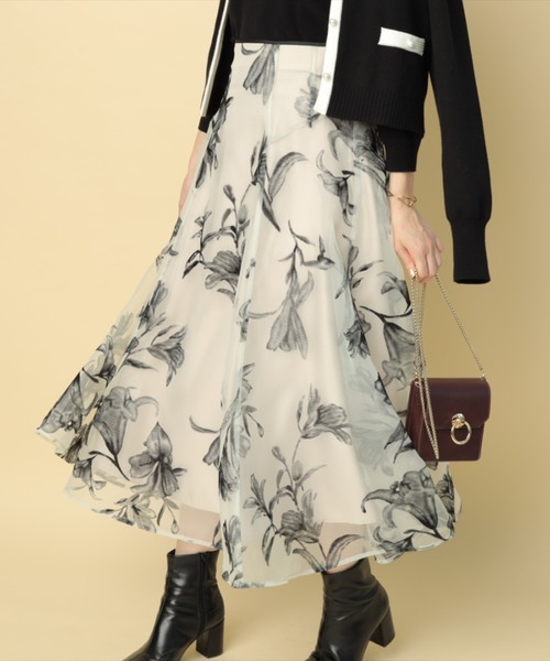 Apuweiser-riche（アプワイザーリッシェ）の「リリーフロッキーフレアスカート（スカート・レディース・オフホワイト/ブラック・1/2/0）」の3枚目の写真