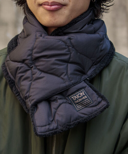 TAION（タイオン）の「【TAION/タイオン】ミリタリー リバーシブル ダウンマフラー ダウン×ボア（マフラー・メンズ・カーキ/ブラック/アイボリー/キャメル/オリーブ・FREE）」の3枚目の写真