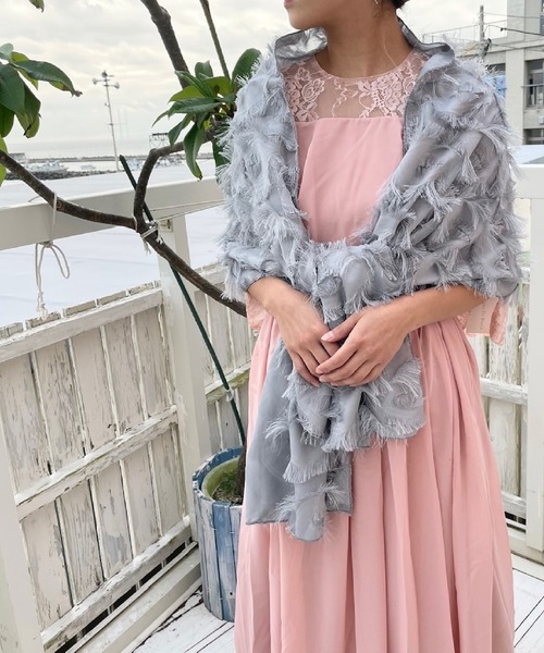 Ritomo De Ricco(リトモ・デ・リコ)の「ドレスに!フェザーデザインエレガントショール(ストール/ショール・レディース・グレー/ブラック・FREE)」の1枚目の写真