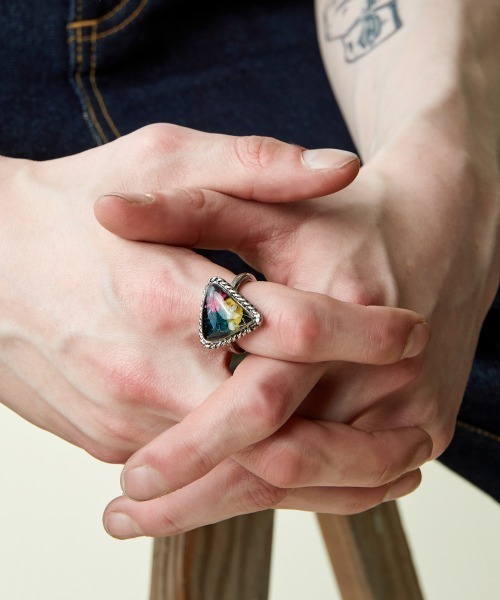 rehacer（レアセル）の「rehacer : Retro Triangle Ring  / レトロ トライアングル リング（リング・メンズ・シルバー/ゴールド・#14/#16）」の2枚目の写真