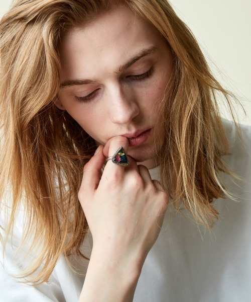 rehacer（レアセル）の「rehacer : Retro Triangle Ring  / レトロ トライアングル リング（リング・メンズ・シルバー/ゴールド・#14/#16）」の9枚目の写真