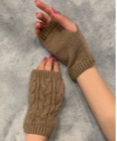 CORNERS（コーナーズ）の「ショートケーブルアームウォーマー（アームカバー・レディース・ブラウン/オフホワイト・FREE）」の2枚目の写真