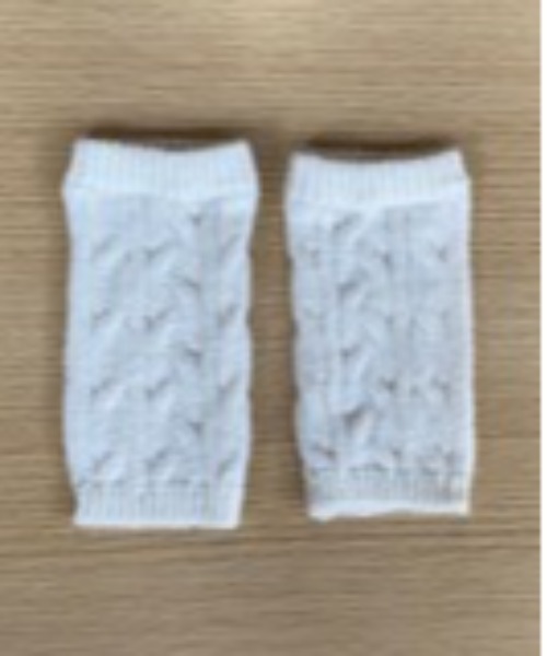 CORNERS（コーナーズ）の「ショートケーブルアームウォーマー（アームカバー・レディース・ブラウン/オフホワイト・FREE）」の4枚目の写真