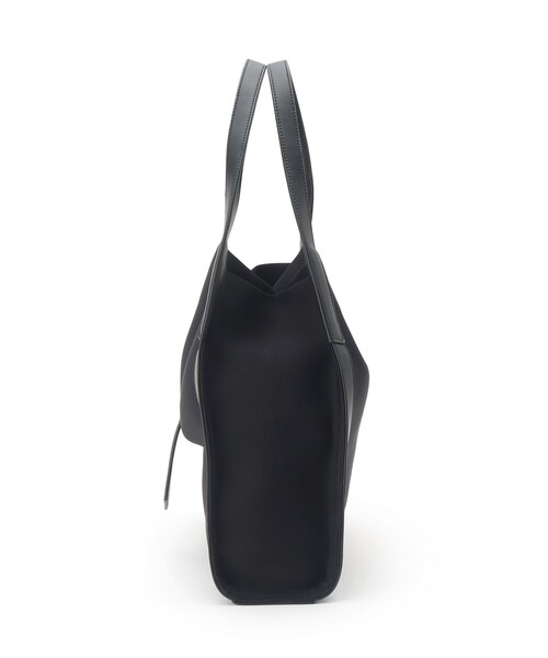 INDIVI（インディヴィ）の「◆【A4収納可能】異素材コンビトート（トートバッグ・レディース・ブラック系4/ベージュ系4・00）」の13枚目の写真