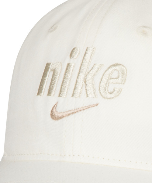 NIKE（ナイキ）の「NIKE/ナイキ キッズ キャップ SWOOSH CURVE BRIM 8A2972-782（キャップ・キッズ・ホワイト・FREE）」の3枚目の写真