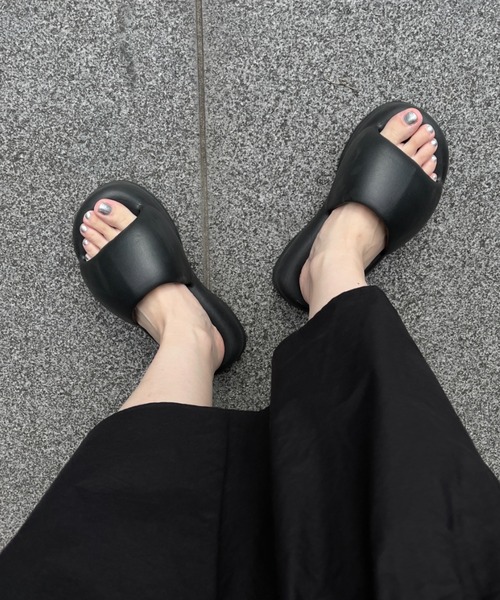 wee9s（ウィークス）の「hop step jump sandals / 超軽量！ホップステップジャンプサンダル（サンダル・レディース・ブラック/アイボリー・S/M/L）」の14枚目の写真