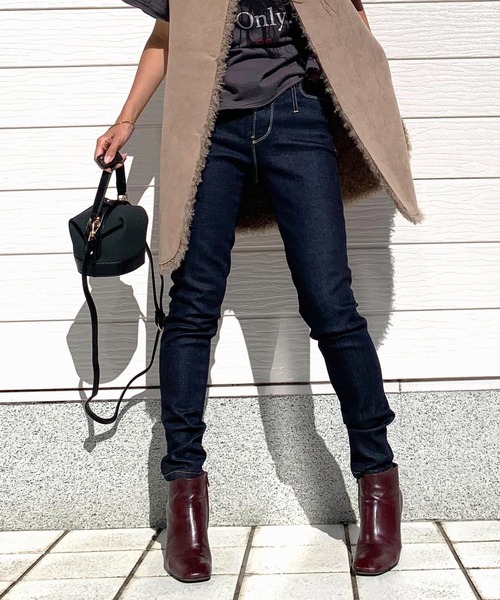 Q（キュー）の「スリムフィットスキニーデニム（デニムパンツ・レディース・ブラック/ネイビー・SMALL/LARGE/MEDIUM）」の4枚目の写真