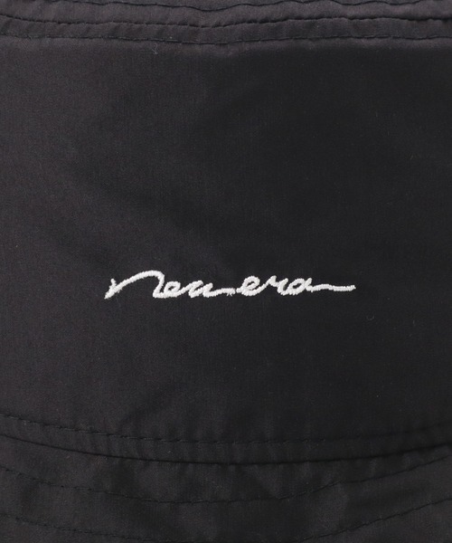 NEW ERA(ニューエラ)の「ニューエラ つば広バケットハット 筆記体ロゴ ONSPOTZ別注(ハット・レディース・ホワイト/ブラック・S/M/M/L/L/XL)」の7枚目の写真
