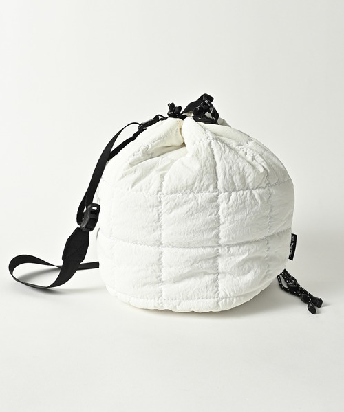 ADAM PATEK(アダムパテック)の「【ADAMPATEK/アダムパテック】SQUARE QUILT MINI DRAWSTRING BAG / スクエア型キルティングミニショルダーバッグ(ショルダーバッグ・メンズ・ホワイト/ブラック/ブルー・FREE)」の4枚目の写真
