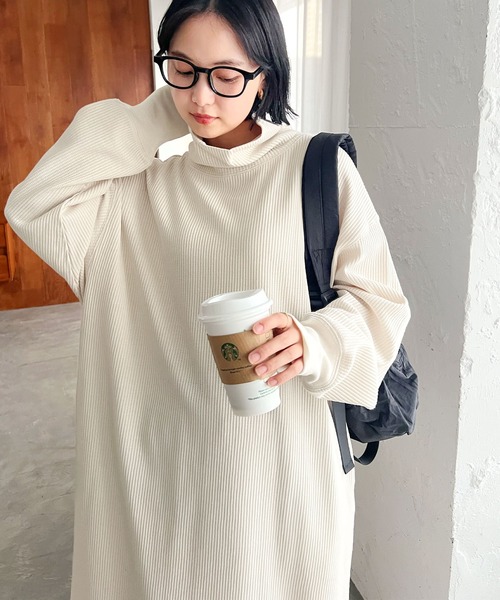 andme(アンドミー)の「ワッフルタートルネック長袖Tシャツワンピース(ワンピース・レディース・ライトブルー/ブラック/アイボリー/ブラウン/オートミール・M)」の1枚目の写真