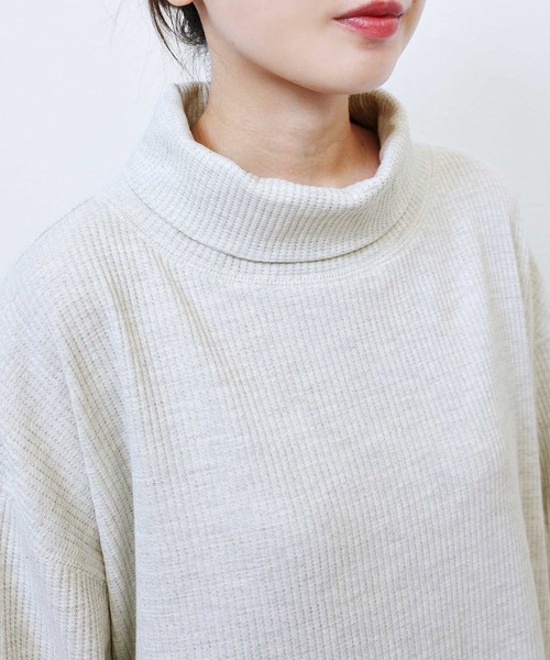 andme(アンドミー)の「ワッフルタートルネック長袖Tシャツワンピース(ワンピース・レディース・ライトブルー/ブラック/アイボリー/ブラウン/オートミール・M)」の8枚目の写真