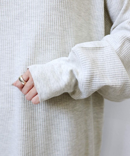 andme(アンドミー)の「ワッフルタートルネック長袖Tシャツワンピース(ワンピース・レディース・ライトブルー/ブラック/アイボリー/ブラウン/オートミール・M)」の10枚目の写真