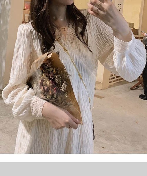 gossip！ロサンゼルス（ゴシップロサンゼルス）の「レース付きパフスリーブＶネックドット柄ロングワンピース（ワンピース・レディース・オフホワイト/ブラック・FREE/M）」の3枚目の写真