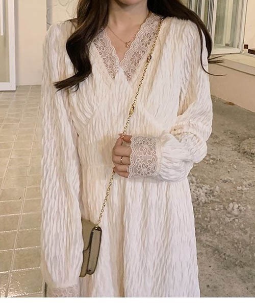 gossip！ロサンゼルス（ゴシップロサンゼルス）の「レース付きパフスリーブＶネックドット柄ロングワンピース（ワンピース・レディース・オフホワイト/ブラック・FREE/M）」の8枚目の写真