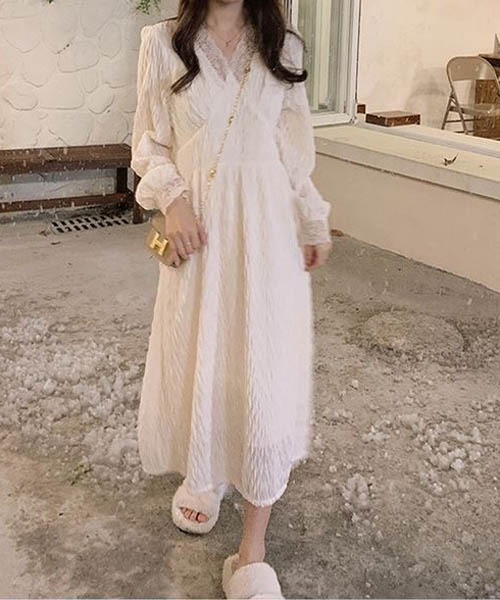 gossip！ロサンゼルス（ゴシップロサンゼルス）の「レース付きパフスリーブＶネックドット柄ロングワンピース（ワンピース・レディース・オフホワイト/ブラック・FREE/M）」の9枚目の写真