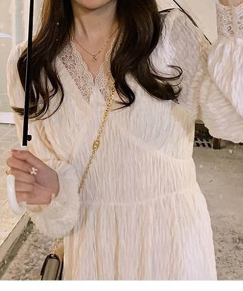 gossip！ロサンゼルス（ゴシップロサンゼルス）の「レース付きパフスリーブＶネックドット柄ロングワンピース（ワンピース・レディース・オフホワイト/ブラック・FREE/M）」の17枚目の写真
