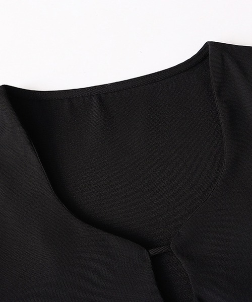 aimoha（アイモハ）の「エレガントビショップスリーブトップス（シャツ/ブラウス・レディース・ブラック・SMALL/LARGE/MEDIUM）」の4枚目の写真
