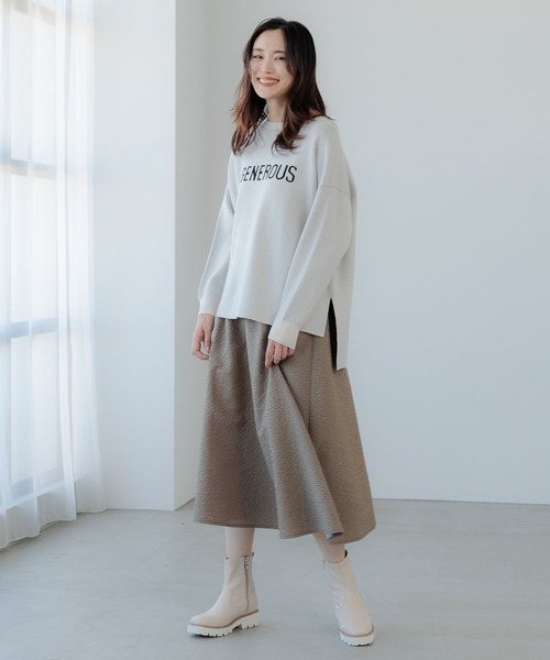 Elura(エルーラ)の「濃密なめらかロゴクループルオーバー(ニット/セーター・レディース・ホワイト/ブラック系その他/ネイビー/ホワイト系その他6・LARGE/MEDIUM)」の5枚目の写真