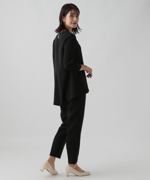 Elura（エルーラ）の「セレモニー&お祝いペプラムブラウス（シャツ/ブラウス・レディース・グレイッシュベージュ/ネイビー/ブラック・MEDIUM/SMALL/LARGE）」の11枚目の写真