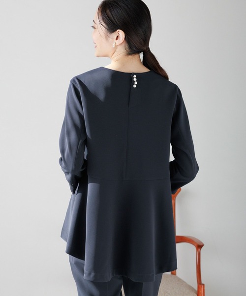 Elura（エルーラ）の「セレモニー&お祝いペプラムブラウス（シャツ/ブラウス・レディース・グレイッシュベージュ/ネイビー/ブラック・MEDIUM/SMALL/LARGE）」の15枚目の写真