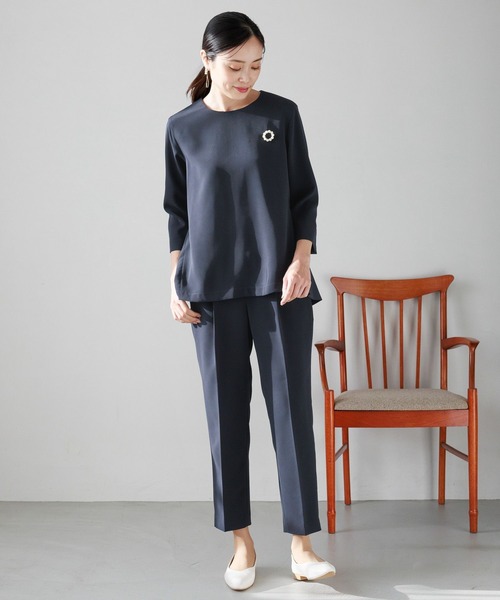 Elura（エルーラ）の「セレモニー&お祝いペプラムブラウス（シャツ/ブラウス・レディース・グレイッシュベージュ/ネイビー/ブラック・MEDIUM/SMALL/LARGE）」の16枚目の写真