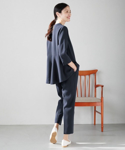 Elura（エルーラ）の「セレモニー&お祝いペプラムブラウス（シャツ/ブラウス・レディース・グレイッシュベージュ/ネイビー/ブラック・MEDIUM/SMALL/LARGE）」の17枚目の写真