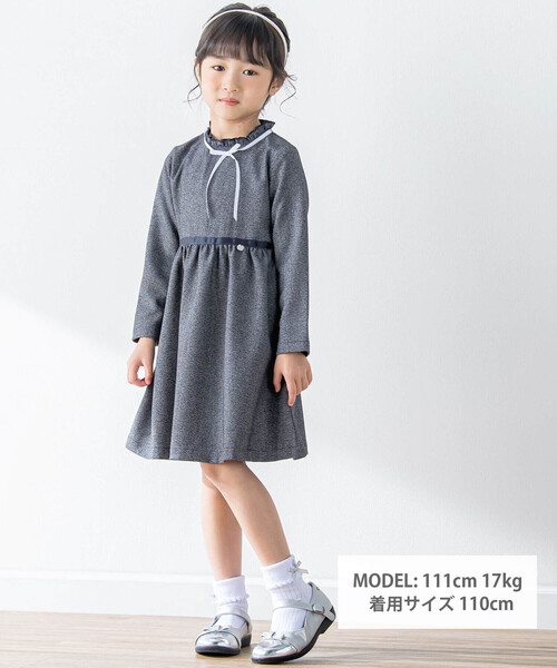 BeBe Petits Pois Vert（ベベプチポワヴェール）の「【お揃い】リボン付きチェック無地ワンピース(110~130㎝)（ワンピース・キッズ・ブルー系その他2/ブラック・110cm/130cm/120cm）」の8枚目の写真