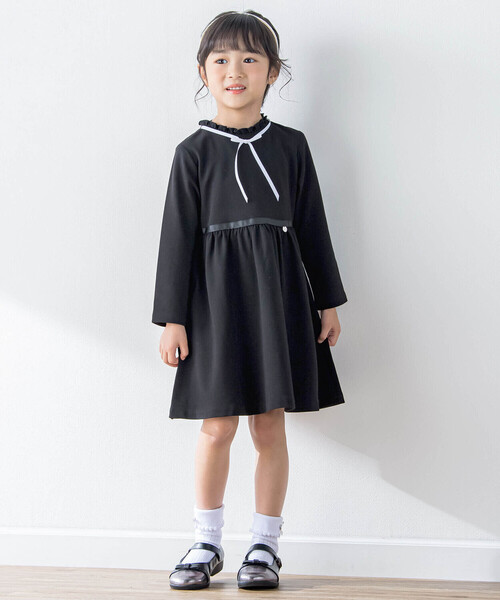 BeBe Petits Pois Vert（ベベプチポワヴェール）の「【お揃い】リボン付きチェック無地ワンピース(110~130㎝)（ワンピース・キッズ・ブルー系その他2/ブラック・110cm/130cm/120cm）」の4枚目の写真
