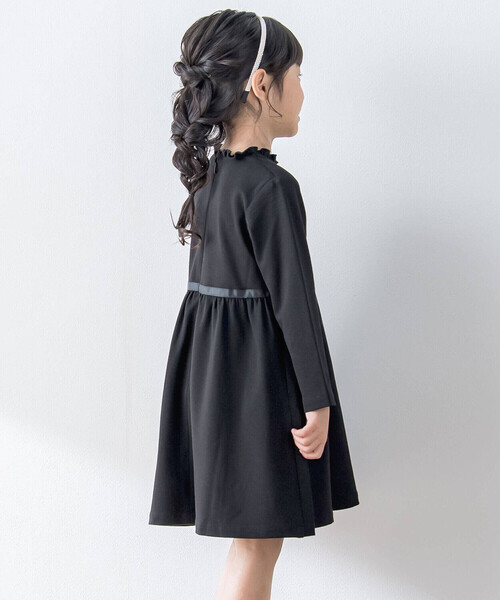 BeBe Petits Pois Vert（ベベプチポワヴェール）の「【お揃い】リボン付きチェック無地ワンピース(110~130㎝)（ワンピース・キッズ・ブルー系その他2/ブラック・110cm/130cm/120cm）」の22枚目の写真