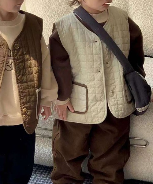 aimoha(アイモハ)の「【aimoha-KIDS-】子供服 パッチポケット付き中綿ベスト(ベスト・キッズ・チョコ/ベージュ/ネイビー・80/90/100/110/120)」の3枚目の写真