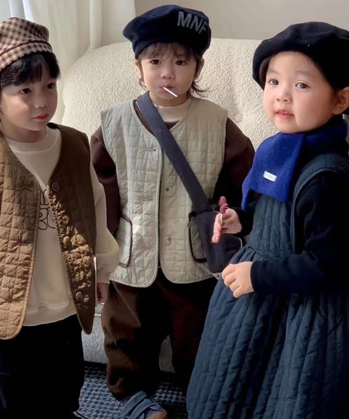 aimoha(アイモハ)の「【aimoha-KIDS-】子供服 パッチポケット付き中綿ベスト(ベスト・キッズ・チョコ/ベージュ/ネイビー・80/90/100/110/120)」の4枚目の写真
