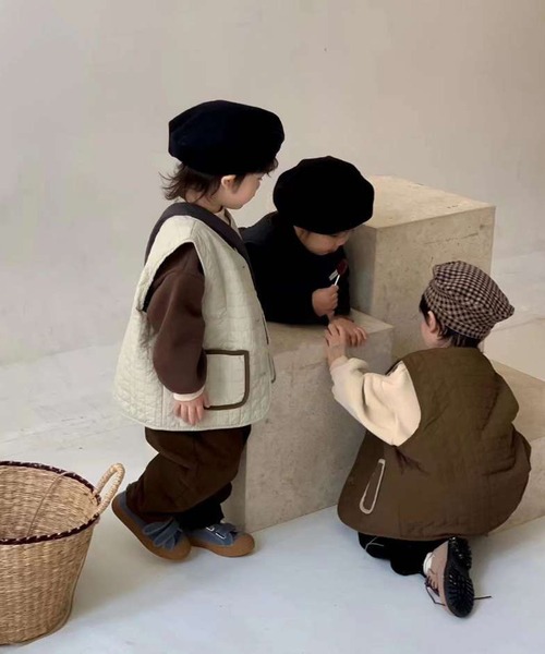 aimoha(アイモハ)の「【aimoha-KIDS-】子供服 パッチポケット付き中綿ベスト(ベスト・キッズ・チョコ/ベージュ/ネイビー・80/90/100/110/120)」の5枚目の写真