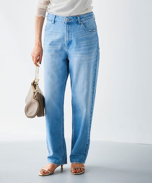 le.coeur blanc（ルクールブラン）の「デニムソフトテーパード（デニムパンツ・レディース・サックスブルー/ブルー・38/36）」の2枚目の写真