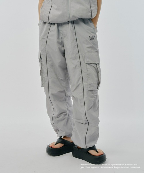 Reebok（リーボック）の「【Reebok別注】ナイロンパイピングカーゴオーバーパンツ（カーゴパンツ・メンズ・チャコールグレー/グレー・LARGE/MEDIUM）」の14枚目の写真