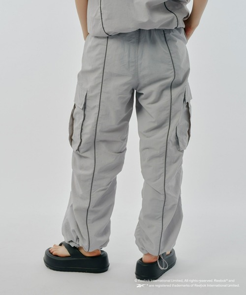 Reebok（リーボック）の「【Reebok別注】ナイロンパイピングカーゴオーバーパンツ（カーゴパンツ・メンズ・チャコールグレー/グレー・LARGE/MEDIUM）」の16枚目の写真
