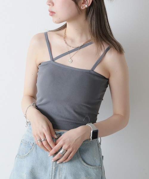 AO2（アオズ）の「Asymmetry camisole / カップ付きキャミソール アシンメトリーデザイン（キャミソール・レディース・ブラウン/ホワイト/ブラック/グレー・FREE）」の3枚目の写真