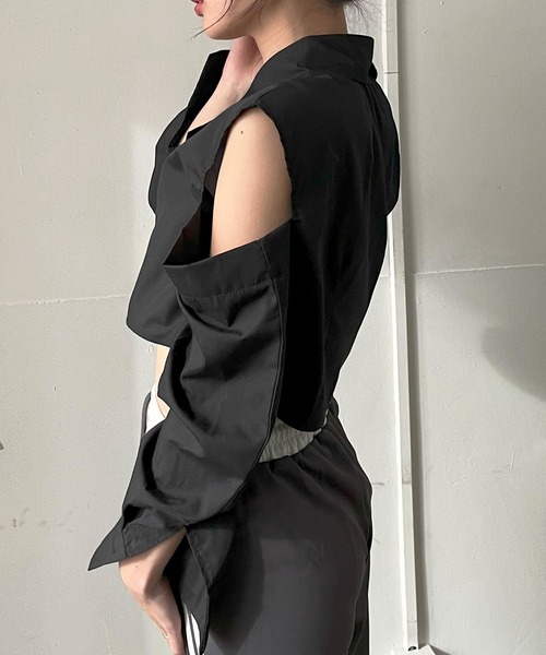 Jewelobe（ジュエローブ）の「ショルダーカットアウトクロップドシャツ（シャツ/ブラウス・レディース・ピンク/ホワイト/ブラック・FREE）」の15枚目の写真