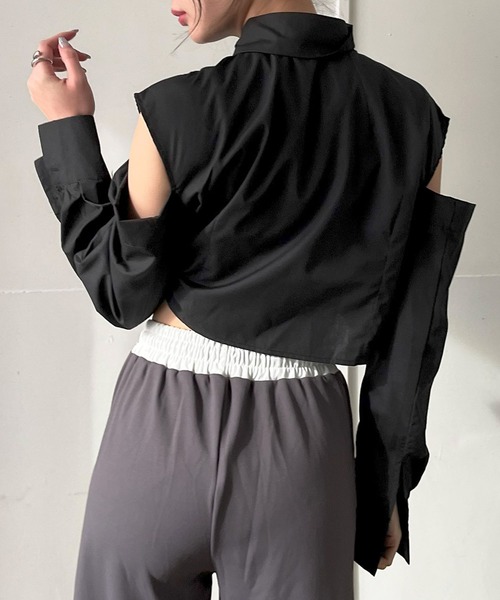 Jewelobe（ジュエローブ）の「ショルダーカットアウトクロップドシャツ（シャツ/ブラウス・レディース・ピンク/ホワイト/ブラック・FREE）」の14枚目の写真