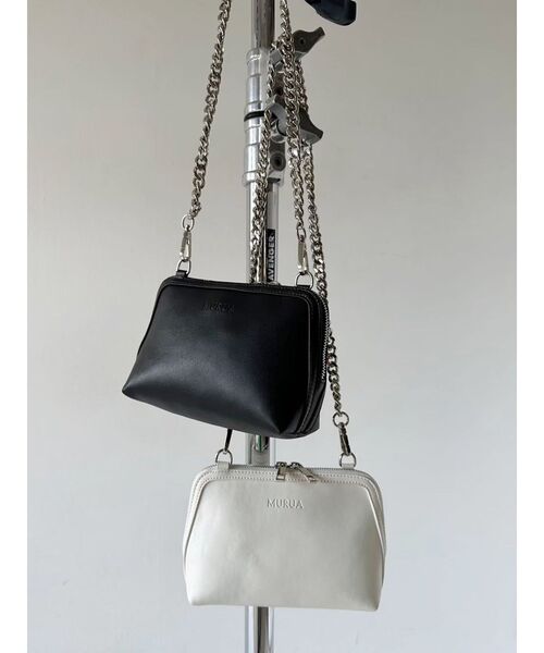 MURUA（ムルーア）の「トライアングルチェーンポシェット（ハンドバッグ・レディース・ブラック/ホワイト・FREE）」の4枚目の写真
